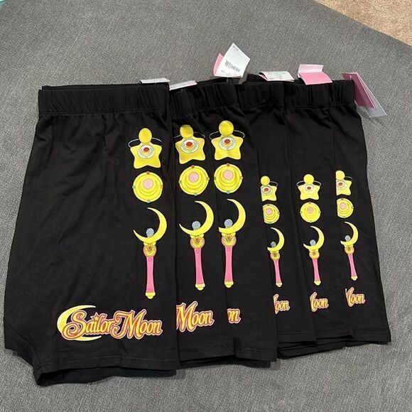 NWT Sailor Moon Graphic Bike Shorts Small - Picture 5 of 6